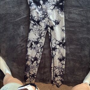 Black and White Tie-Dye Leggings